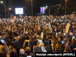 Bllokimi i rrugëve në Serbi nga protestuesit - studentë, profesorë e fermerë.