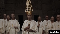 Rejissor Jerzy Kawalerowicz'in Boleslav Prus'un "Firon" romanı əsasında çəkidiyi filmdən səhnə (1966).