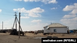 Soňky hepdelerde obalarda elektrik energiýasy tapgyrlaýyn gezek-gezegine öçürilýär. 