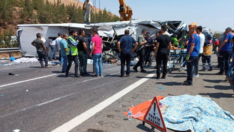 Nisin hetimet mbi dy aksidentet rrugore që shkaktuan 35 viktima në Turqi