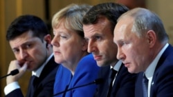 Presidenti i Ukrainës, Volodymyr Zelensky, kancelarja gjermane, Angela Merkel, presidenti francez, Emmanuel Macron, dhe presidenti i Rusisë Vladimir Putin, në një konferencë të përbashkët shtypi pas një samiti në Paris, më 9 dhjetor 2019