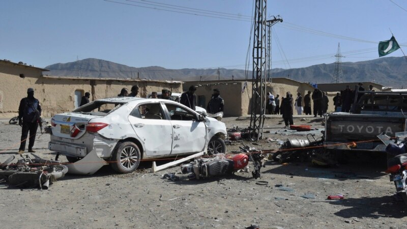 Најмалку 30 луѓе загинаа при две експлозии во Пакистан