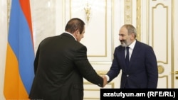 Armenian Prime Minister Nikol Pashinian (right) and Gagik Tsarukian, leader of the Prosperous Armenia Party.