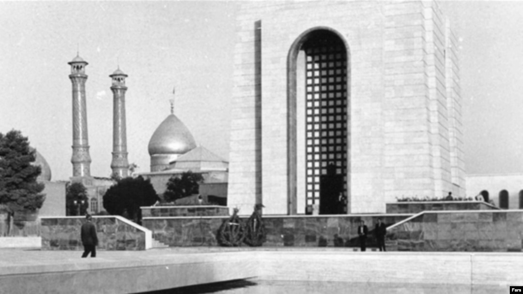 مقبره رضا شاه قبل از انقلاب (عکس از آرشیو)