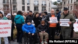 დიუშენის კუნთოვანი დისტროფიის მქონე ბავშვების მშობლებმა მორიგი აქცია, 28 მარტს, მთავრობის ადმინისტრაციასთან გამართეს.