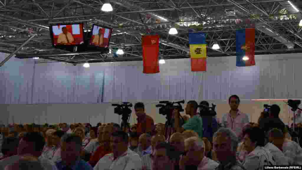 Presa nu ratează evenimentul.