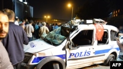 Полицейский автомобиль в Анкаре в ночь мятежа