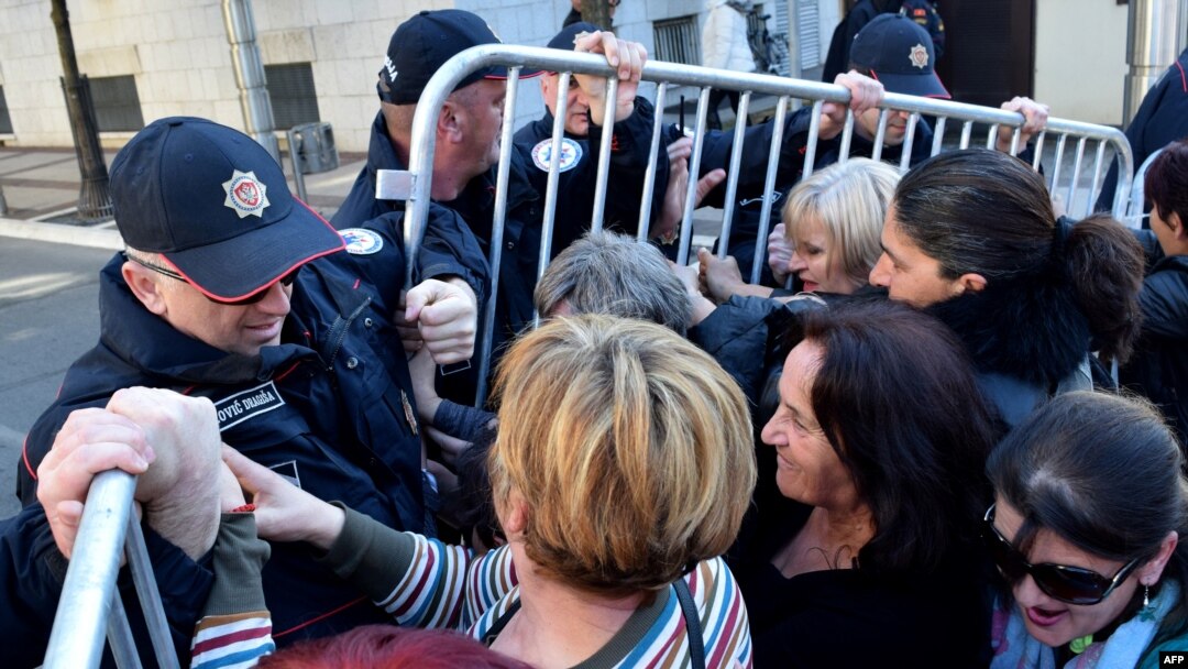 Protest majki ispred Vlade Crne Gore 