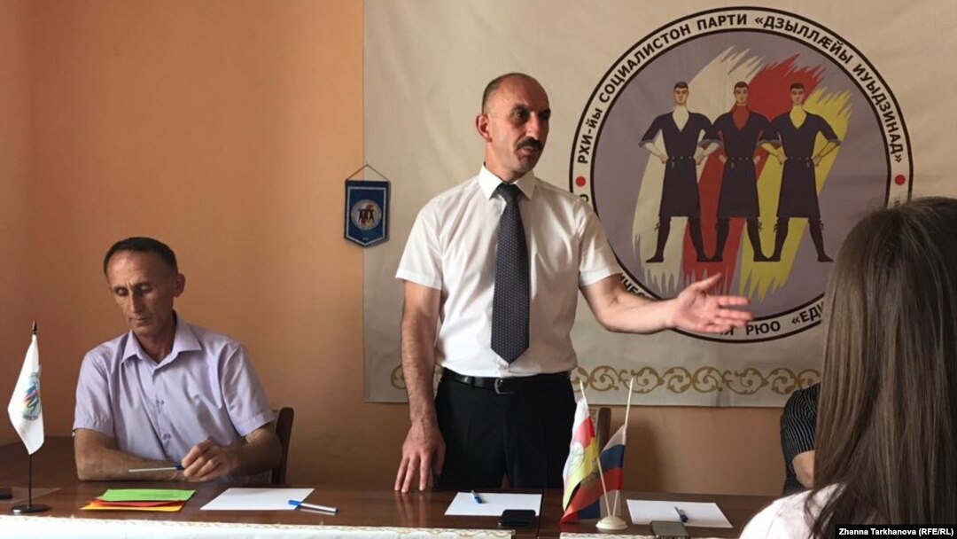 Съезд единогласно переизбрал Владимира Келехсаева лидером партии - его кандидатура была безальтернативной