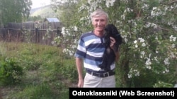 FSB nu a dezvăluit identitatea bărbatului arestat, însă mass-media locală l-a identificat drept Aleksandr Andreev. 