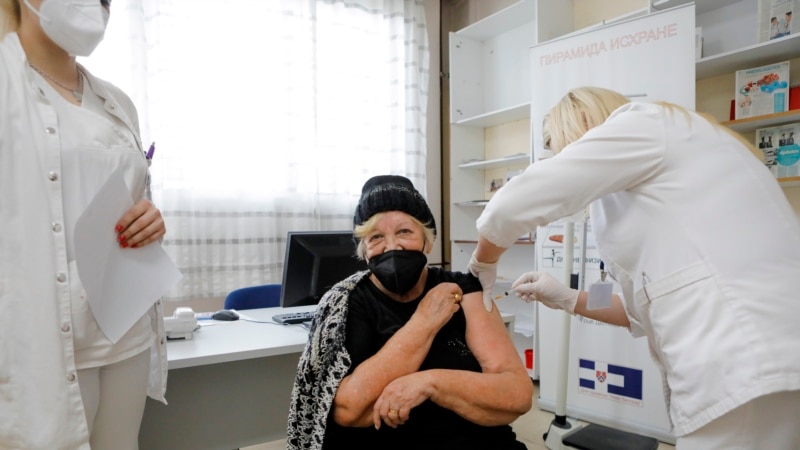 Во Србија досега 755 несакани реакции од  вакцинацијата
