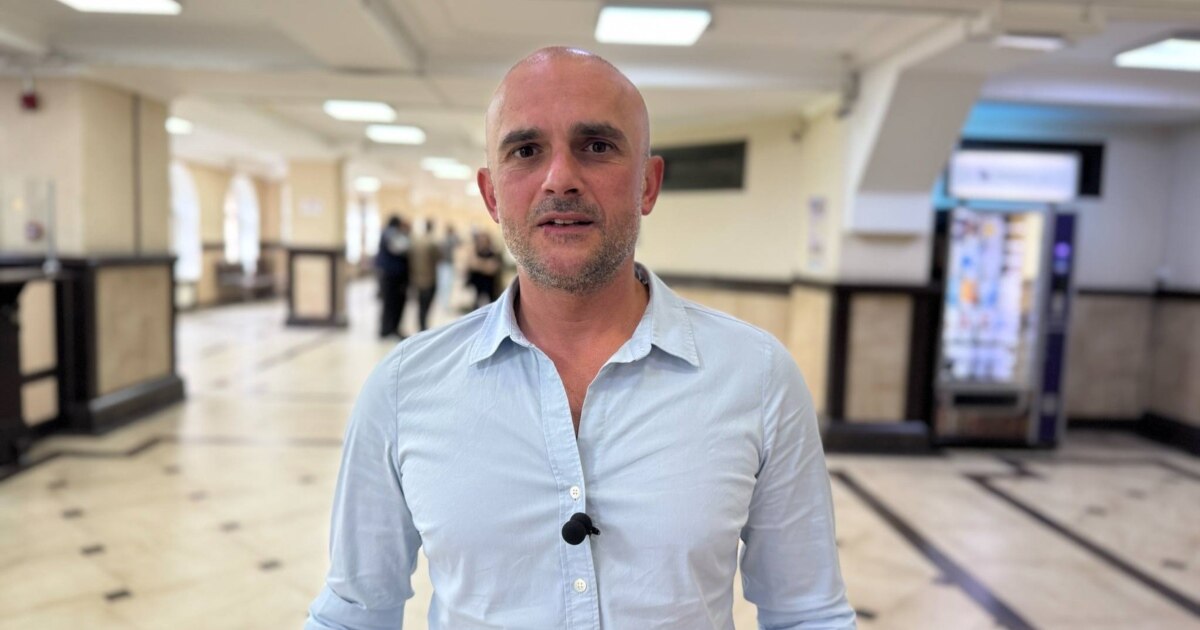 სასამართლოსთან დაკავებული დემონსტრანტი 4000 ლარით დააჯარიმეს
