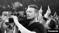 Відэаапэратар «Белсату» Зьміцер Солтан за працай. Архіўнае фота.