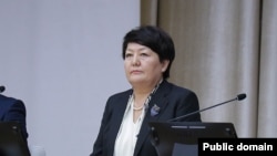 Догдуркүл Кендирбаева.