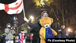 4 ოქტომბრის აქციის მონაწილე დაპატიმრებული დემონსტრანტი ნანა (ნანუ) სანდერი შიმშილობის დაწყებას აანონსებს.