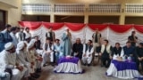 علي امین ګنډه پور په باړه کې د وژلو شویو کسانو له کورنیو سره ولیدل - د سېبټېمبر ۲۴مې انځور 