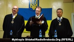 Transparency International says judges in Ukraine should be elected through open competition.
