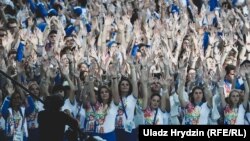 Валянтэры падчас цырымонія закрыцьця ІІ Эўрапейскіх гульняў