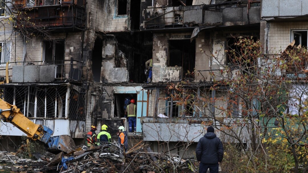 көзі байланған әйел