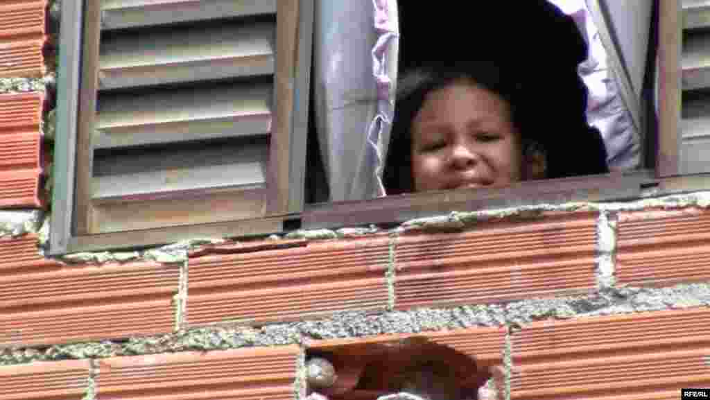 Paraisapolis Community Program #80