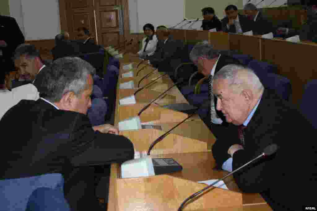 Он сӯи девори парлумон #82