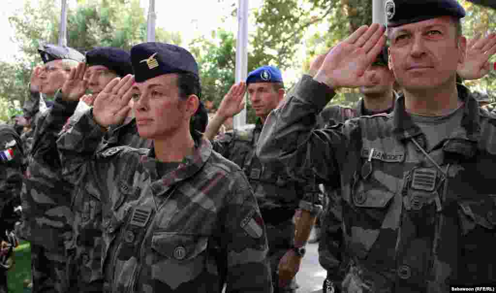 Fransanın qadın əsgəri Əfqanıstanda.