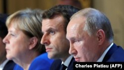 Presidenti rus, Vladimir Putin, kancelarja gjermane, Angela Merkel dhe presidenti i Francës, Emmanuel Macron. 