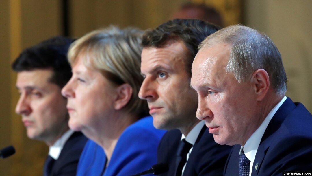 S lijeva na desno: Ukrajinski predsjednik Volodimir Zelenski, njemačka kancelarka Angela Merkel, francuski predsjednik Emmanuel Macron i ruski predsjednik Vladimir Putin u Parizu na konferenciji za medije u decembru 2020.
