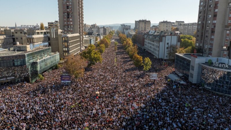 După un an de proteste, naționaliștii sârbi încearcă să deturneze mișcarea studențească
