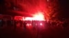 Detalj tokom sukoba demonstranata i pristalica vladajuće stranke u Novom Sadu, 13. avgust 2025.