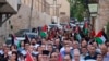 Creștini palestinieni din satul Jifna, la nord de Ramallah, in Cisiordania, își exprimă solidaritatea cu palestinenii din Gaza la 23 octombrie 2023, pe fondul luptelor dintre Forța de Apărare Israeliană și milițiile Hamas. (Foto: AFP) 