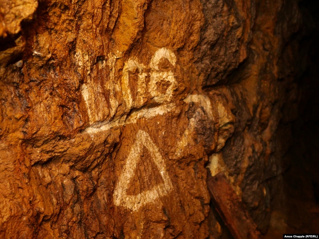 Указатель в шахте