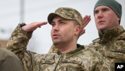 Cererea ucraineană a fost făcută de Kirilo Budanov (în centrul imaginii), șeful Serviciului de informații militare al Ucrainei.