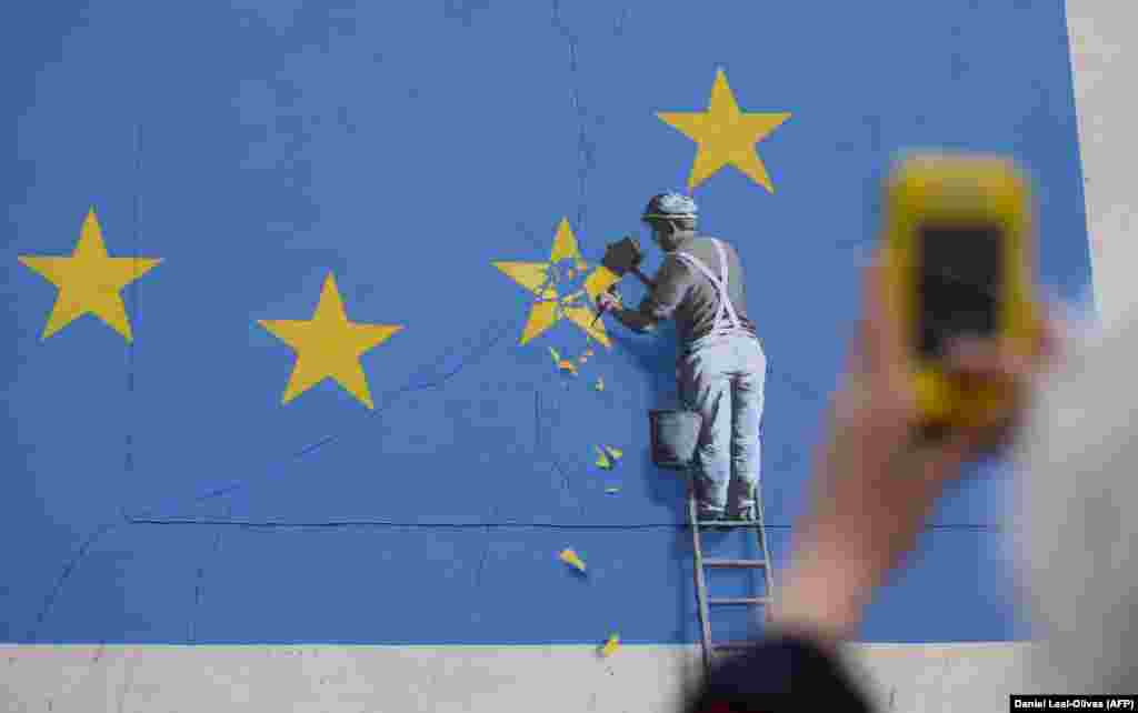 ВЕЛИКА БРИТАНИЈА / ЕУ - Трговската размена меѓу ЕУ и Велика Британија опаднала за скоро една четвртина во првите три месеци по Брегзит, покажуваат податоците на британската Канцеларија за национална статистика.