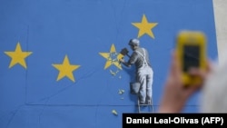 Граффити Бэнкси, работа посвящается выходу Британии из Евросоюза
