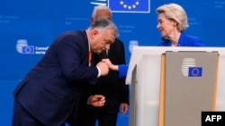 Sărut mâna, mă opun. În ciuda galanteriei lui de modă veche, Orbán a fost un ghimpe în coasta UE. Dar mai modernul Magyar nu va fi nici el cooperant chiar în toate cele.