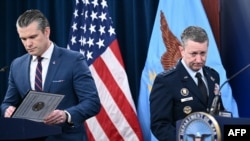 Пит Хегсет жана Дэн Кейн. АКШ, 2-март 2026-жыл