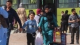 مهاجران اخراج شده از ایران از وضعیت رقت‌بار زندگی خود می‌گویند

