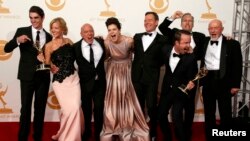 Америкадаги AMC кабел телевидениесида намойиш этилган Breaking Bad сериали ижодкорлари тақдимот маросимида.
