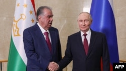 Эмомалӣ Раҳмон, раисҷумҳури Тоҷикистон бо ҳамтои русаш Владимир Путин. Шаҳри Бишкек, 1-уми сентябри 2026