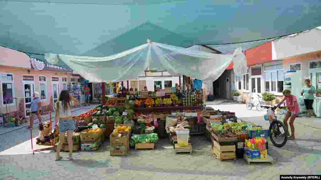 Сільський ринок в Оленівці &ndash; найзахіднішому населеному пункті не тільки півострова Тарханкут, а й усього Криму