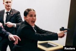 Супрацоўнікі службаў бясьпекі падчас інцыдэнту