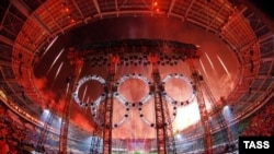 Фрагмент церемонии закрытия Олимпийских игр в Турине. Увидим ли мы что-нибудь подобное в Сочи?