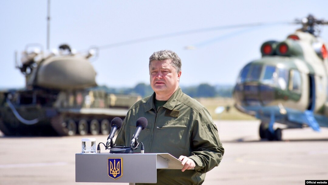 Петр Порошенко выступает перед украинскими военнослужащими, 5 августа 2017 