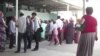 Ежедневно сотни человек собираются в очереди перед банками Ашхабада