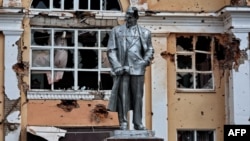 A statue of Vladimir Lenin, founder of the Soviet Union, damaged during fighting in the Ukrainian-controlled town of Sudzha in Russia's Kursk region, is pictured on August 16, 2024.