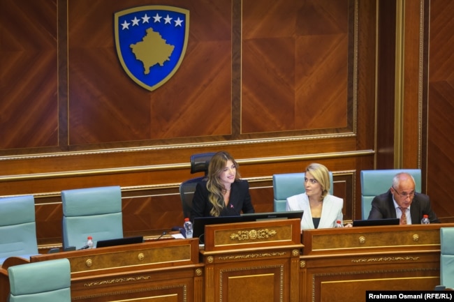 Kryetarja e sapozgjedhur e Kuvendit të Kosovës, Albulena Haxhiu, gjatë seancës së 9 shtatorit.