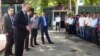 Заместитель директора Вологодского подшипникового завода Виктор Попов встретился с рабочими из Узбекистана.