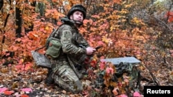 14 жовтня джерела Радіо Свобода повідомили, що Міноборони України контактує зі США, SpaceX і партнерами по НАТО через обмеження роботи Starlink у русі
