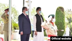 Тажикстандын президенти Рахмон менен Пакистандын премьер-министри Имран Хан Исламабадда, 2-июнь, 2021-жыл. 